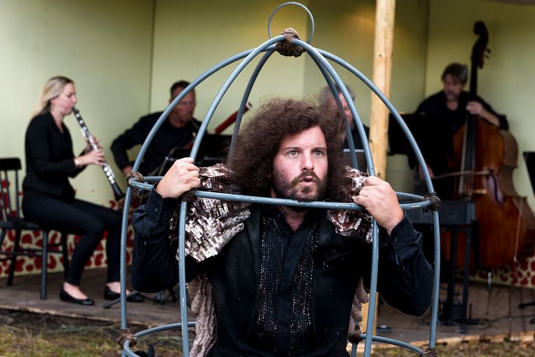 Orlando de Razende is sprankelende bewerking van Haydns komische opera (vier sterren) - Volkskrant