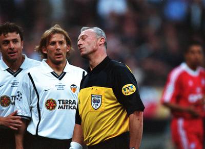 Jol en Van der Ende kritisch: 'Arbiters staan voor lul'