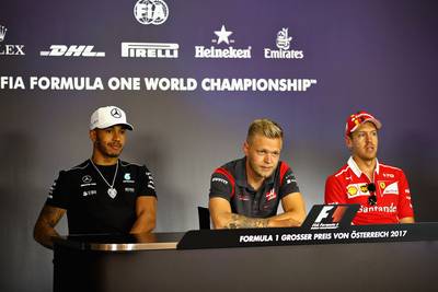 Magnussen als lulletje rozenwater tussen Hamilton en Vettel in