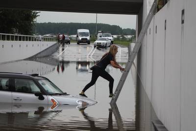 Veel ondergelopen wegen, maar minder ongelukken door code oranje