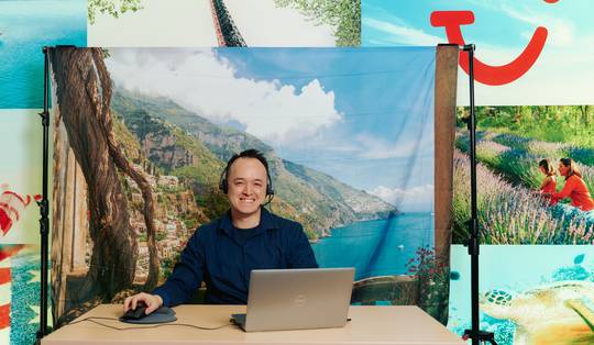 Zon, zee en zoom-meetings: zij trekken graag een poos naar het buitenland om te werken