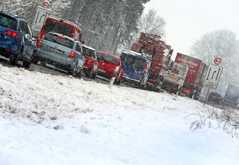 Code geel vanwege gladheid, sneeuw voor wintersporters | Trouw