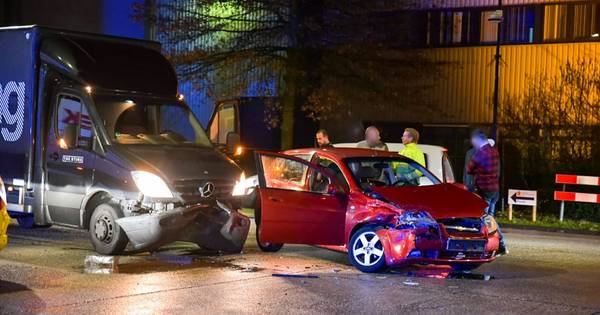 Vrouw raakt gewond door ongeluk in Tilburg, kindje ongedeerd.
