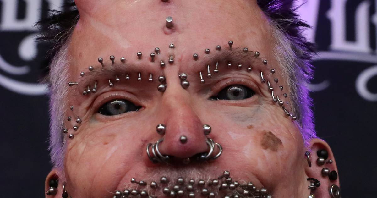 L Homme Le Plus Recherché Au Monde L'homme le plus percé au monde de passage par la Brussels Tattoo