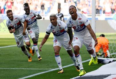 Scorende Tete ziet Lyon in slotfase ruime voorsprong verspelen
