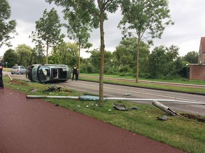 Auto belandt op kant bij frontale botsing in Wijchen