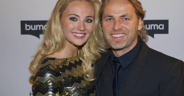 Kelly Weekers (26) wordt derde vrouw John Ewbank (47) | Show | AD.nl