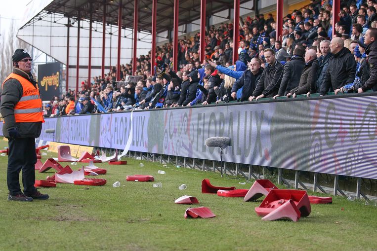 Politie Analyseert Camerbeelden Na Vandalisme In Guldensporenstadion Kortrijk In De Buurt Hln