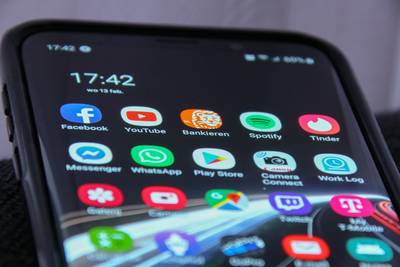 Vrouw die Vodafone 773 telefoons aftroggelde moet 185.000 euro betalen, eist OM