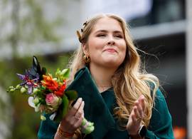 Prinses Amalia is het stralend middelpunt van Koningsdag 