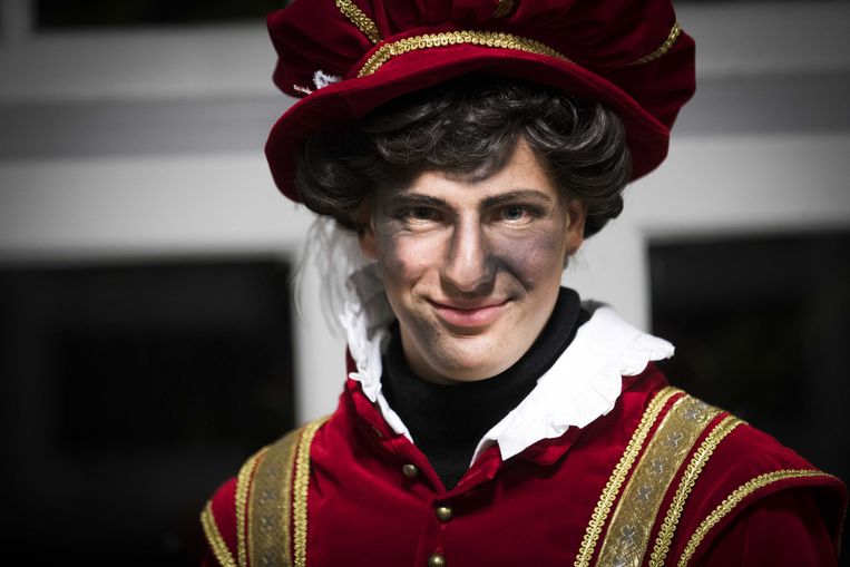 Nederlandse man slaat Zwarte Piet-meisje in het gezicht - Het Nieuwsblad  Mobile