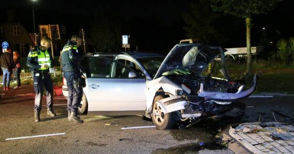 Vier gewonden bij ongeval op kruising in Hapert, slachtoffers naar ziekenhuis.