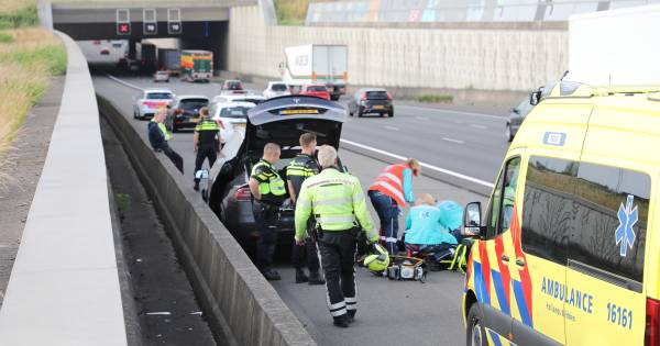 A4 richting Den Haag dicht door dodelijk ongeval ter hoogte van Roelofarendsveen .