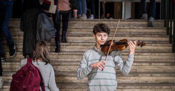 Casper (15) uit Velp wint compositiestrijd Nederlands Blazersensemble