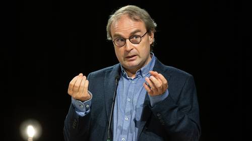 Professor Steven Callens: “Zodra 50- en 60-plussers gevaccineerd zijn, zullen versoepelingen mogelijk zijn”