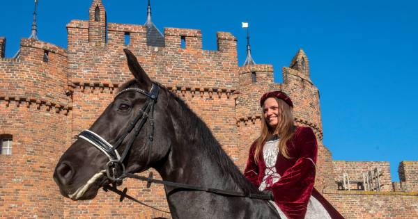 Herinneringen aan Floris in Kasteel Doornenburg tijdens Florisdag: 'We keken met de hele buurt' - De