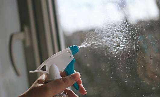 Opgepast: dit kun je beter niet schoonmaken met glasreiniger