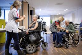 ‘Negentig procent zorgpersoneel heeft nog klachten na coronabesmetting’