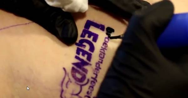 Gait krijgt een tattoo van het Broeklanderfeest op z'n bil - De Stentor