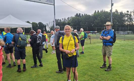 Henny (69) loopt de Vierdaagse met protheses: ‘Tijdens mijn herstel heb ik op geen enkel moment opgegeven’