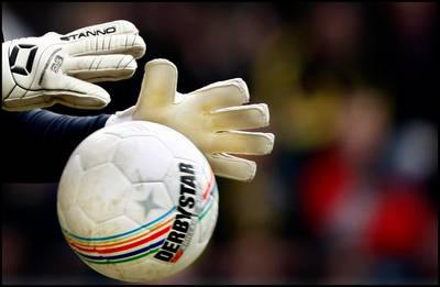 Keeper van Trekvogels mag bij 11-0 een penalty nemen: nooit doen!
