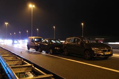 Vier auto’s botsen op afrit A12 bij Veenendaal