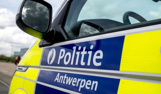 Meisje van 6 in levensgevaar na aanrijding door politievoertuig tijdens klasuitstap in Antwerpen