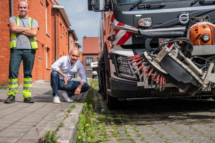 Veegwagens gaan vanaf maandag 6 juli het onkruid te lijf in de Zeelse straten.