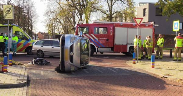 Auto op zn kant bij aanrijding Lichtenvoorde.