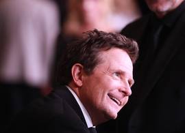 Ontroerend: zieke Michael J. Fox speelt mee met Coldplay 