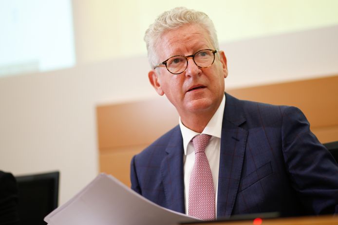 L'actuel ministre de l’Intérieur Pieter De Crem (CD&V) répond aux questions des députés en commission de l’Intérieur.