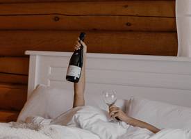 Dít zijn de gevolgen van alcohol op je nachtrust - en ze duren langer dan je dacht