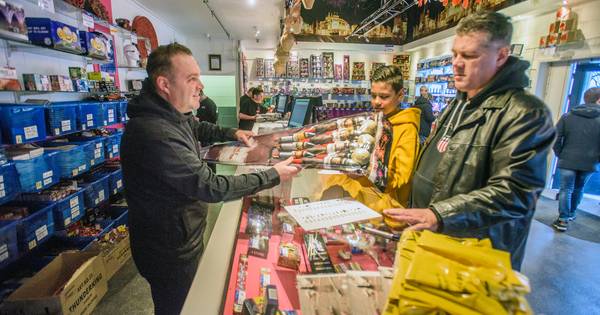 Grad Damen zit nu even in de vuurwerkbusiness ... da's een familiedingetje - BD.nl