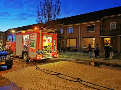 Brandweer ontruimt drie huizen in Lobith na rookvorming