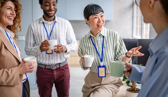 ‘Wat als ik een move doe en zij een klacht indient?’: waarom we steeds minder vaak verliefd worden op collega’s