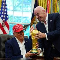 Gianni Infantino kan corrupte imago niet van FIFA afschudden: ‘Hij is een vrucht van dezelfde boom die jarenlang rotte appels heeft geproduceerd’