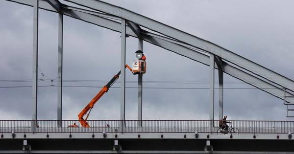 John Frostbrug in Arnhem krijgt nieuwe lampen Arnhem AD.nl