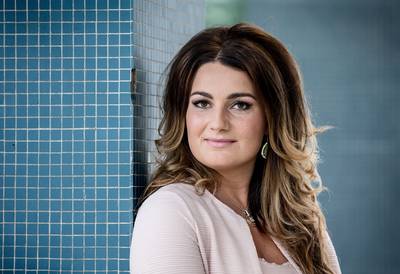 Zwangere Sieneke in ziekenhuis met uitdrogingsverschijnselen