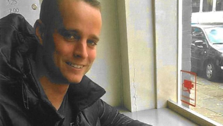 Via @parool Verdachte van moord op Leta doet halve bekentenis | Het Parool Tijdje geleden maar blijft érg vindt ik , rust in vréde beste Roderick , Amen , God Hebbe jouw ziel , hartelijke Haagsche groetjes van Egbert ,