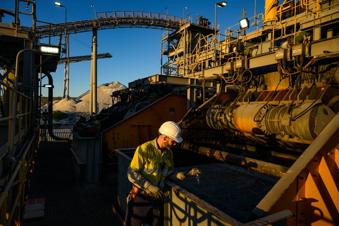 De jacht op kritieke grondstoffen: hoe hopeloos loopt Europa achterop?