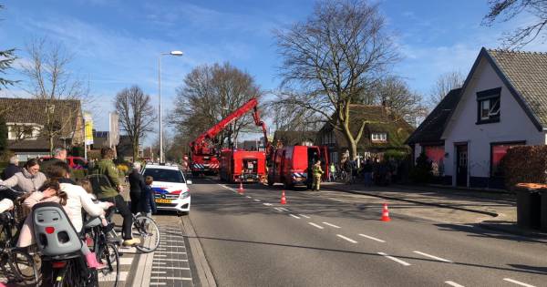 Brandweer én bewoners uit Uddel rukken uit voor woningbrand.