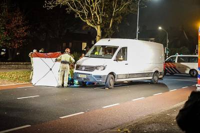Slachtoffer zwaargewond, na beknelling onder bedrijfsbus in Nijmegen