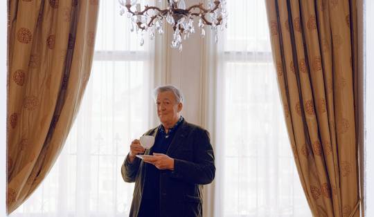 Stephen Fry wil iedereen verliefd maken op Griekse mythen: ‘Ik schrijf uiteindelijk voor mijn 10-jarige zelf’