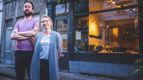 Horecakoppel Tom en Alison verliest de moed en de humor niet: “Maar het nieuws slaan we over. Als Van Ranst én Van Gucht zeggen dat we weer open mogen, zullen we het wel horen”