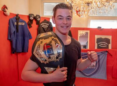 Bokser Lucian de Nooijer (16) uit Vlissingen rekent af met pestkoppen: Ze dreven me tot wanhoop