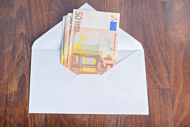 Fonkelnieuw Wie is gulle gever? Plots enveloppen vol geld in Duitse HG-69