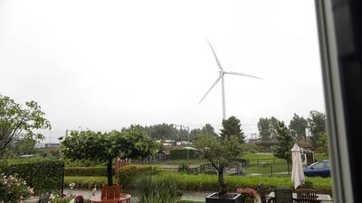 Zoemende windmolen: als dit zo doorgaat gaan we verhuizen