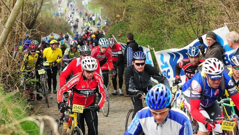 16 000 Wielertoeristen Rijden Ronde Van Vlaanderen Ronde Van Vlaanderen Sport Hln