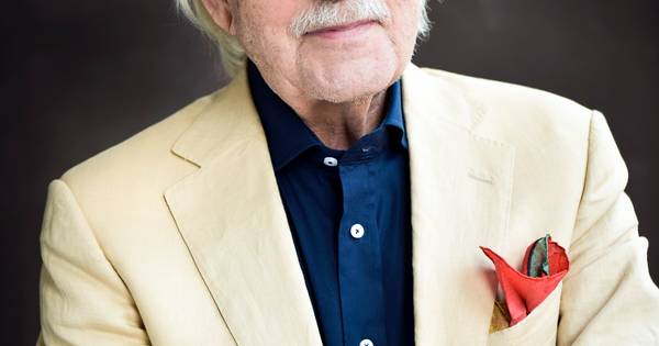 Jan Siebelink bespreekt boekenweekgeschenk in De Pol Diepenheim