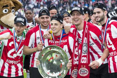 PSV naar play-offs Champions League met dank aan Liverpool